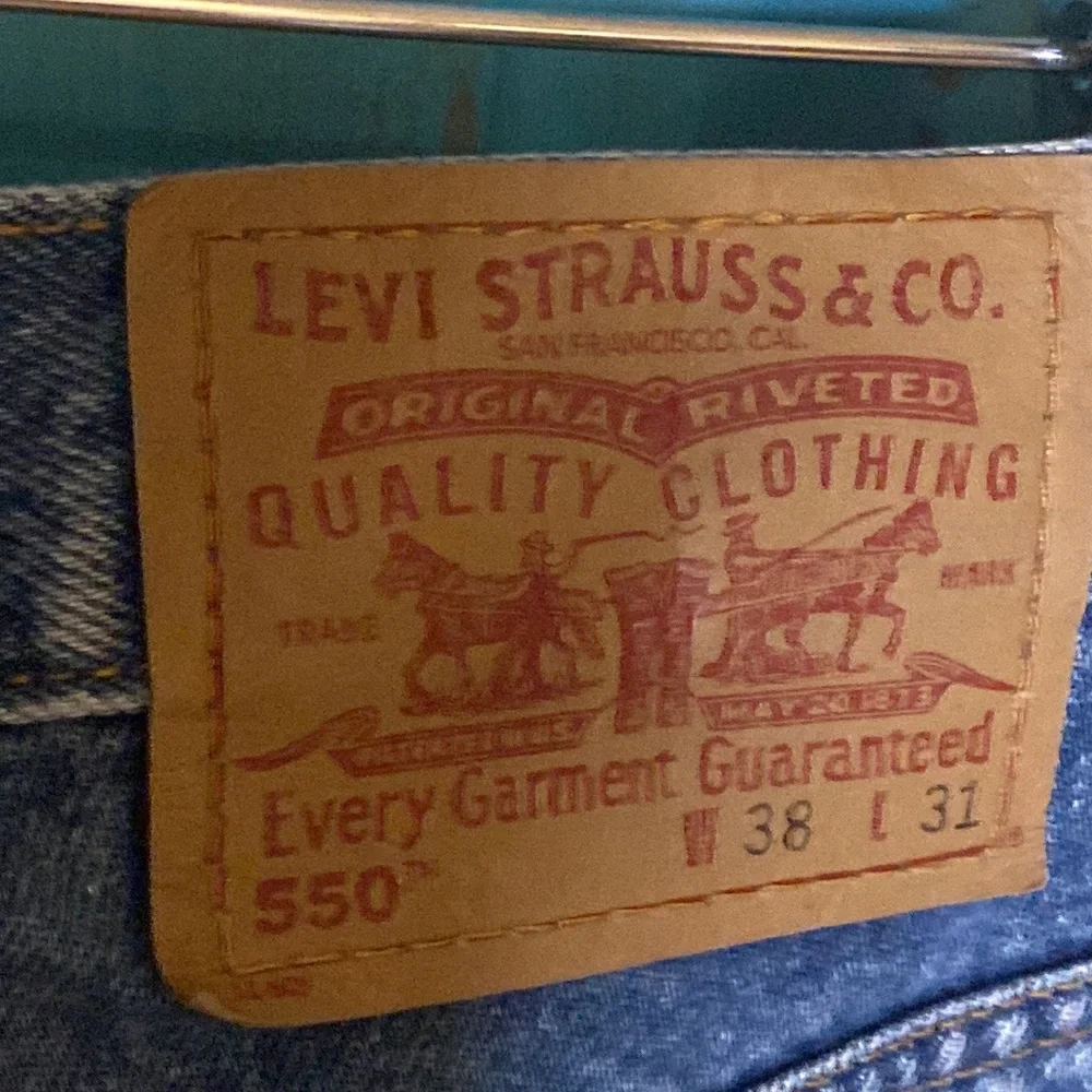Vintage Y2K Levi’s 550 jeans tag size 38x31 (actual size 36x31) dated Nov. 2001 - Picture 2 of 8